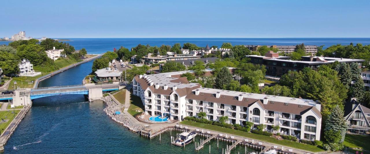 359 Edgewater Inn Charlevoix Extérieur photo