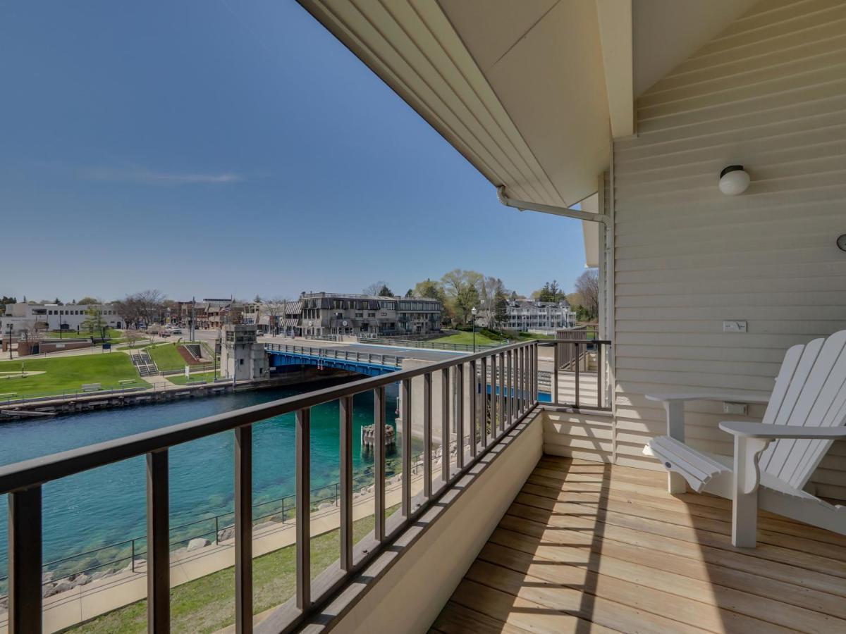 359 Edgewater Inn Charlevoix Extérieur photo